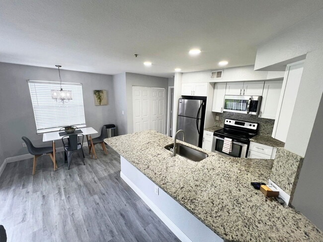 Building Photo - 7250 Westpointe Blvd