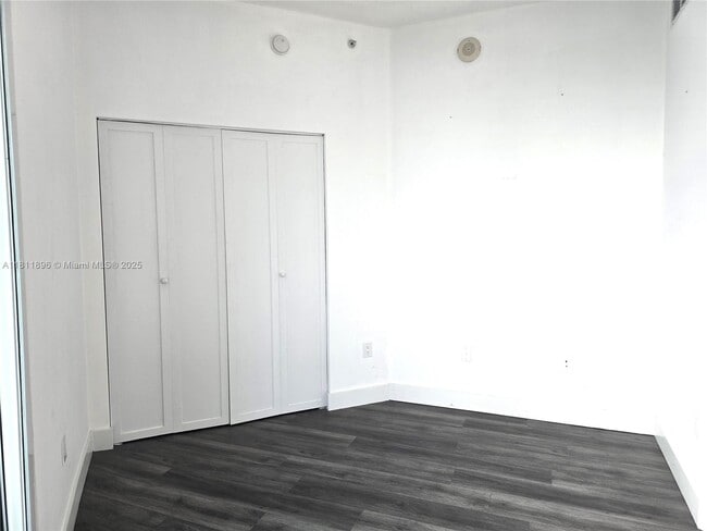 Building Photo - 350 NE 24th St