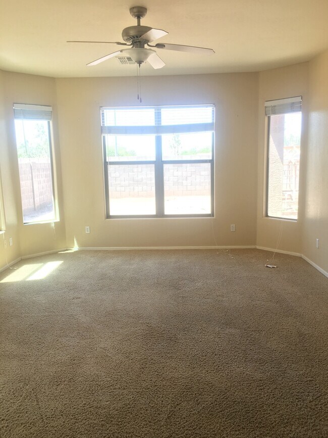 Building Photo - Beautiful Ranch Style 3 Bed 2 Bath Home!