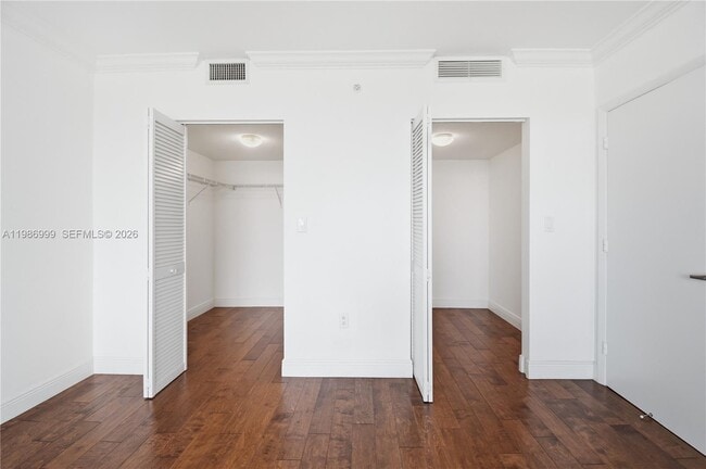 Building Photo - 1800 N Bayshore Dr