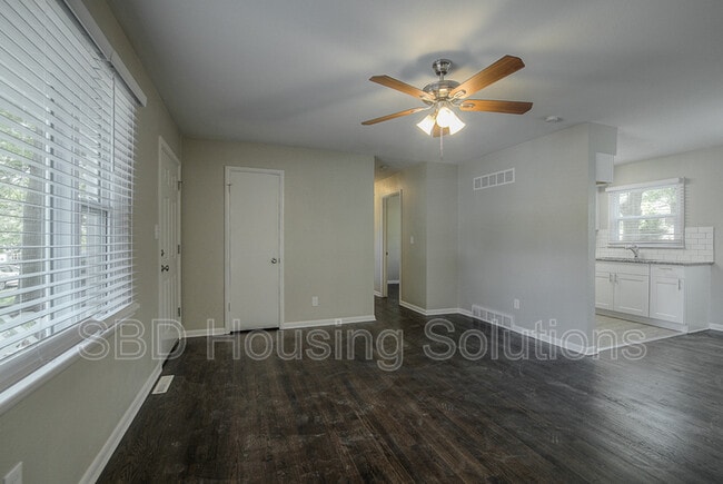 Building Photo - 3606 N Delaware St