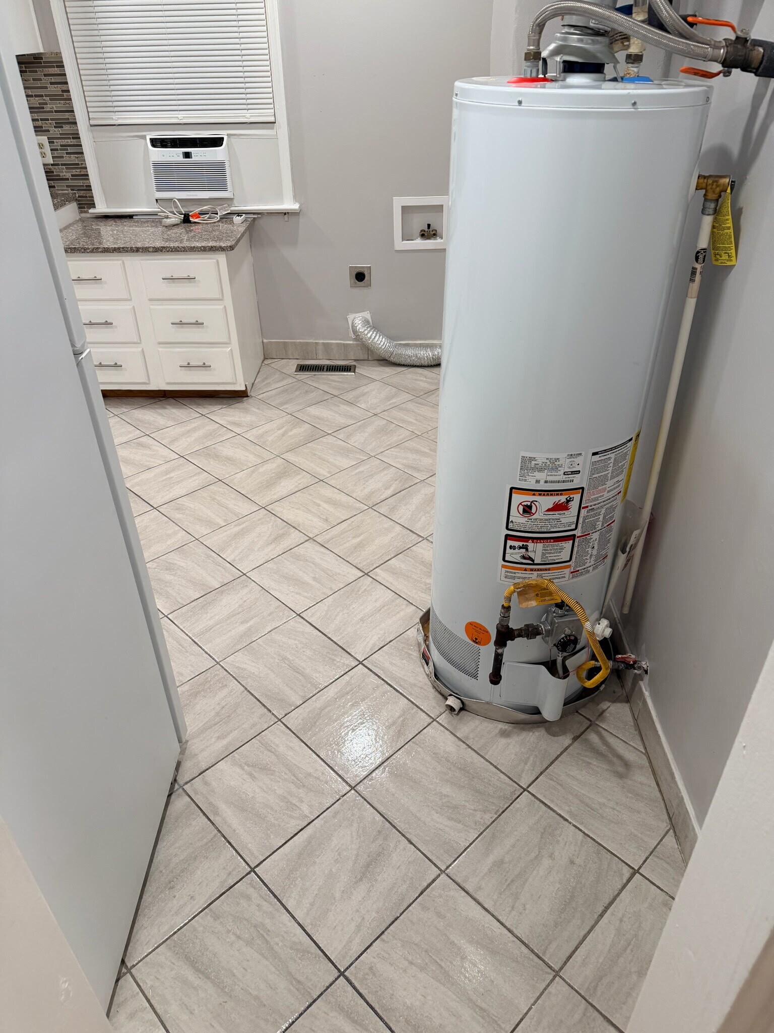 Building Photo - 748 E 28th St