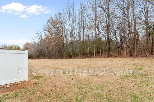 Building Photo - 4932 Vireo Dr