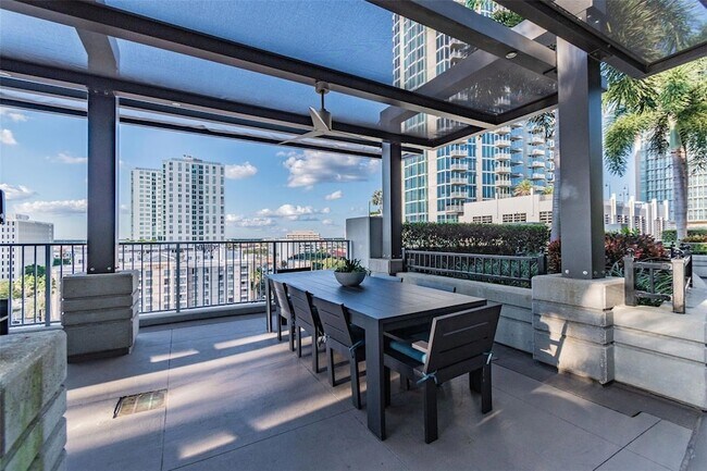 Building Photo - 777 N Ashley Dr