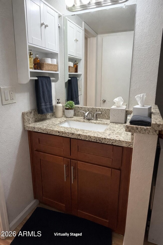 Building Photo - 533 W Guadalupe Rd