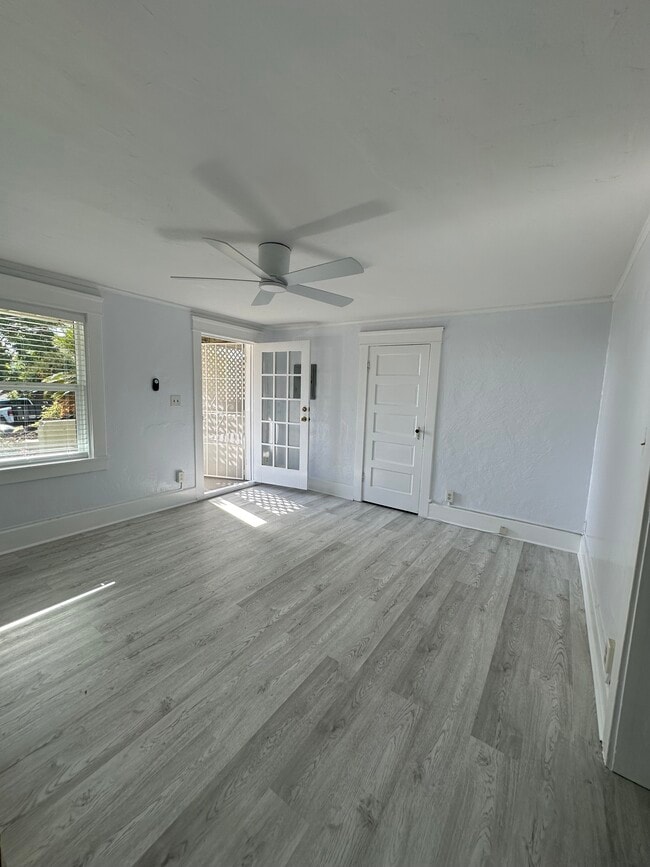 Living room - 1602 Linwood St