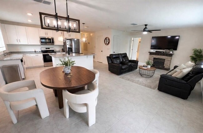 Building Photo - 433 Summer Grv Ln