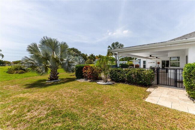 Building Photo - 4902 N Travelers Palm Ln