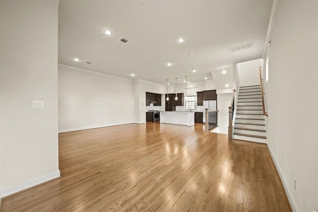 Building Photo - 1034 W 26th St