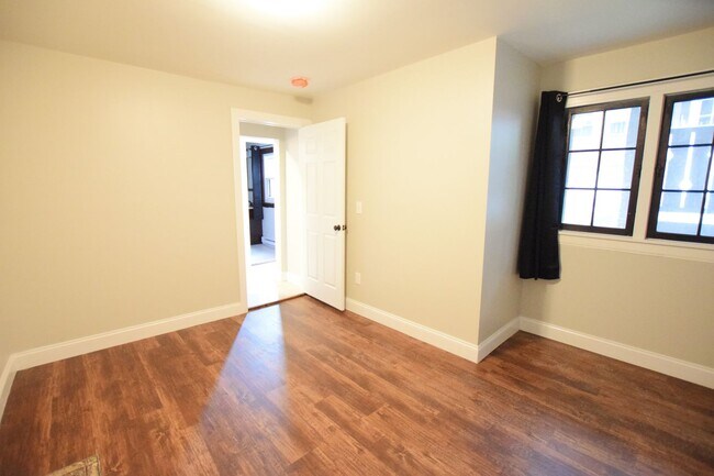 Building Photo - Two Bedroom Two Bath 112 Quarry