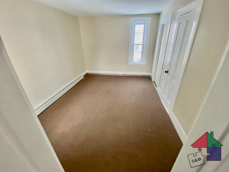 Building Photo - 22 Lincoln Ave