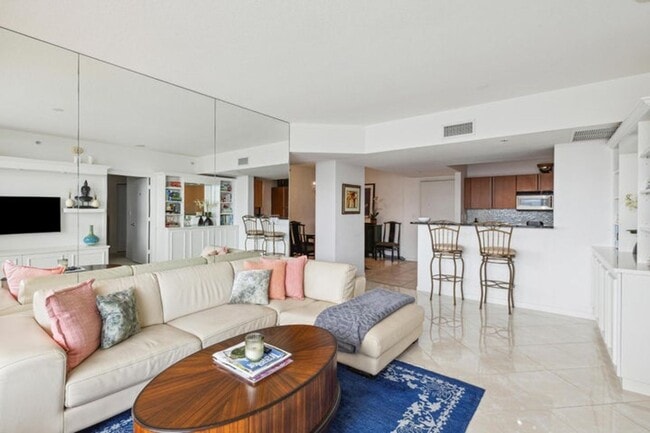 Building Photo - 1551 N Flagler Dr