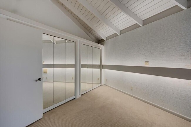 Building Photo - 130 Huntcliff Point NE