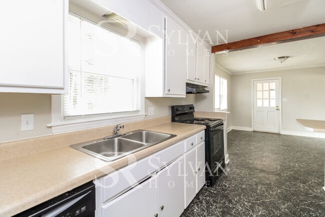 Building Photo - Spacious 4 bedroom updated home!