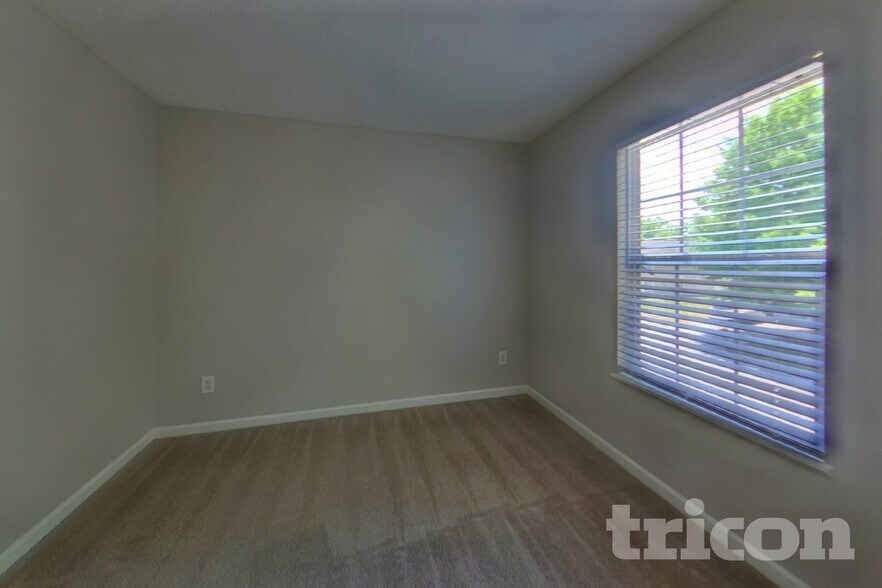 Building Photo - 2108 Wilkinson Dr