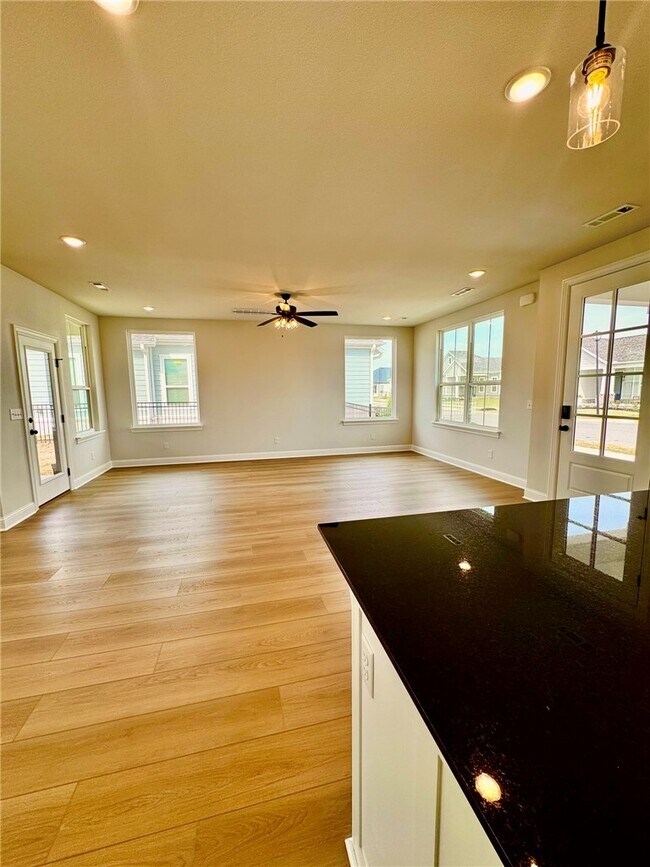 Building Photo - 6747 Winterwood Ave