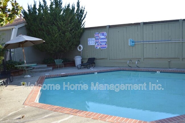 Building Photo - 1571 Alvarado Ave