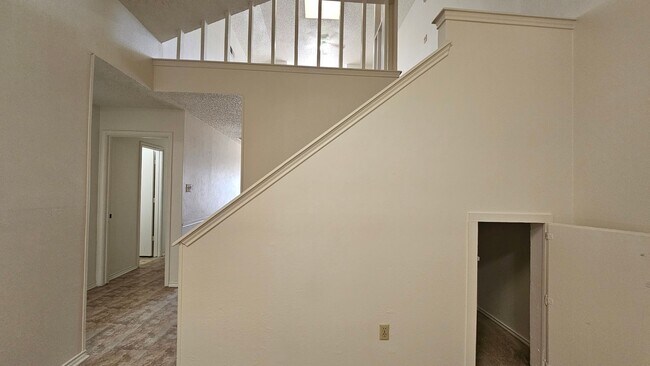 Building Photo - 544 E Windsor Dr