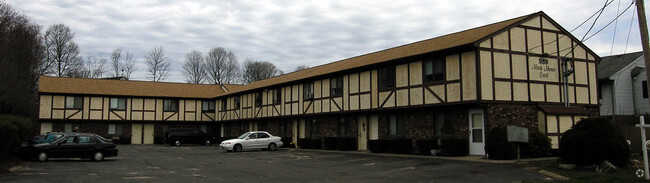 Primary Photo - Meriden Rd Townhouses