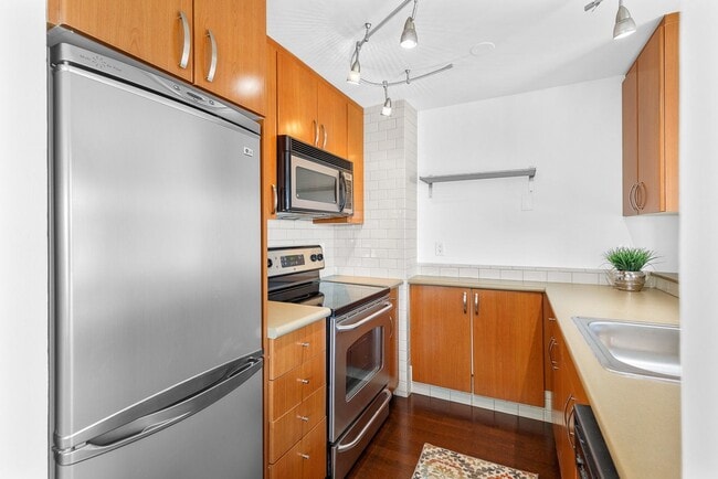 Building Photo - Wallingford one-bedroom one bath, includes...