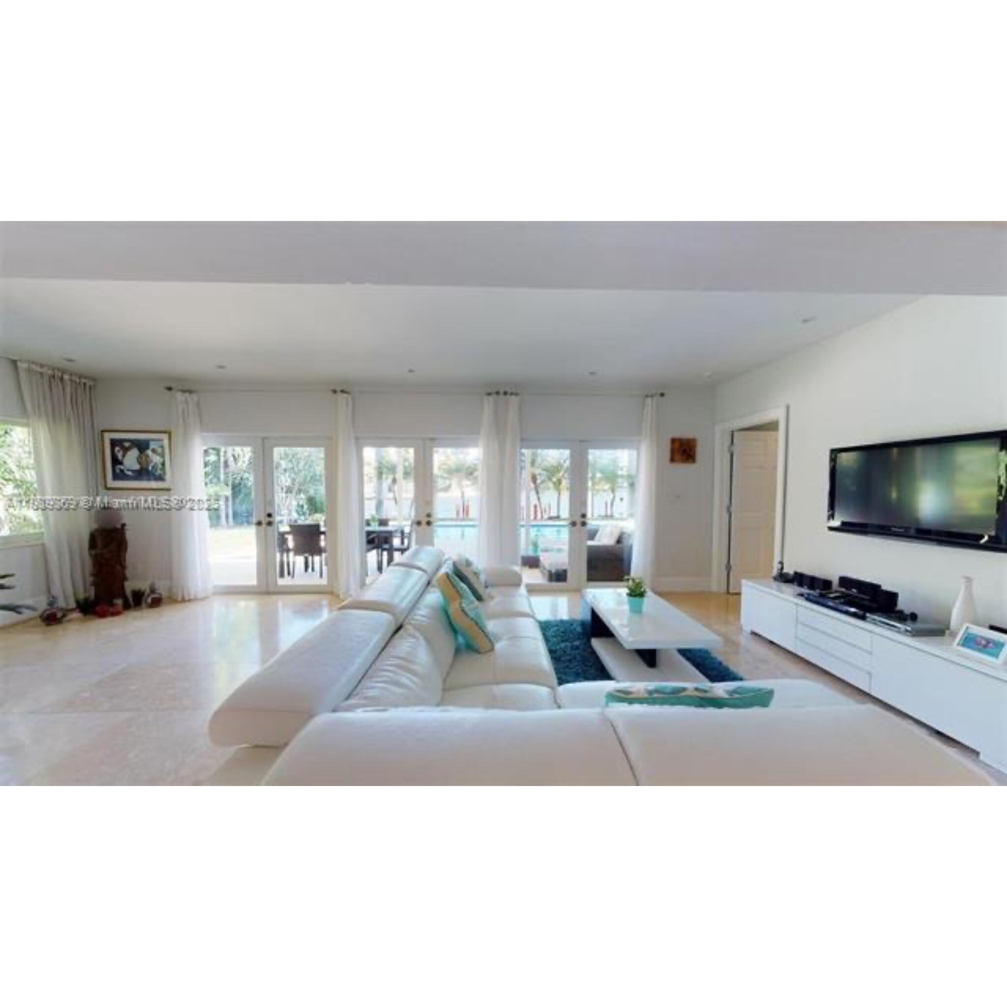 Building Photo - 6015 Pine Tree Dr