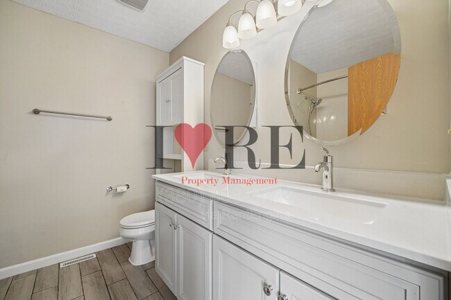 Building Photo - 3048 Hollybank Rd