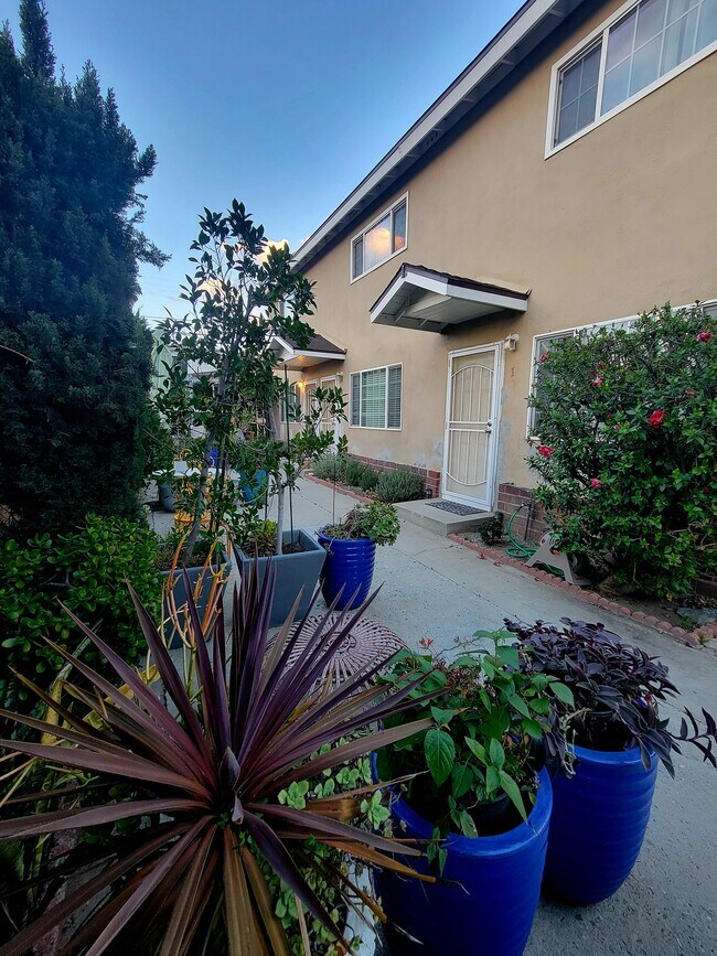 Building Photo - 4123 Baywood St