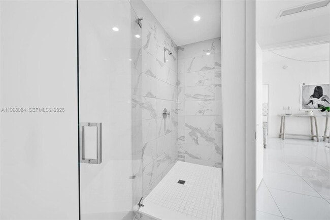 Building Photo - 851 NE 1st Ave