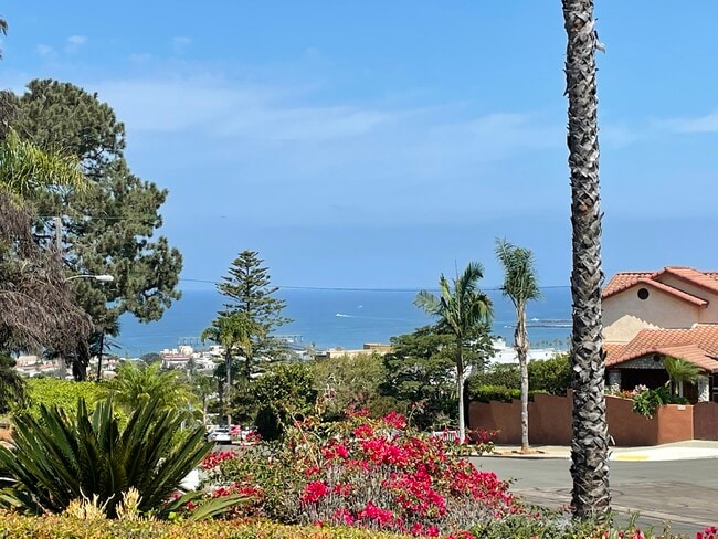 Building Photo - 4461 Santa Cruz Ave