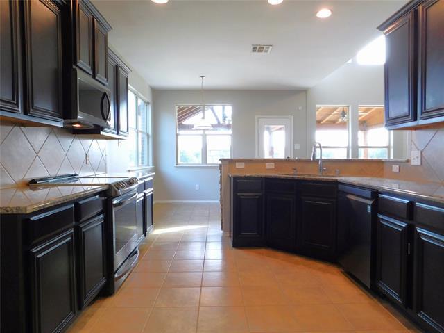 Building Photo - 14904 Riverside Dr