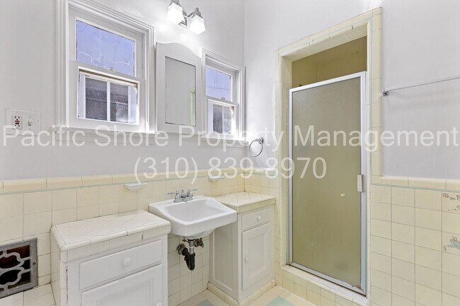 Building Photo - Orange Triplex