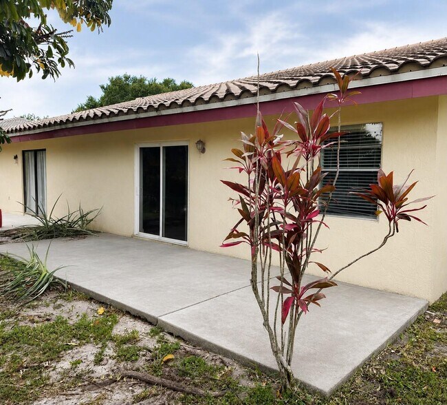Building Photo - 4261 NW 114th Terrace