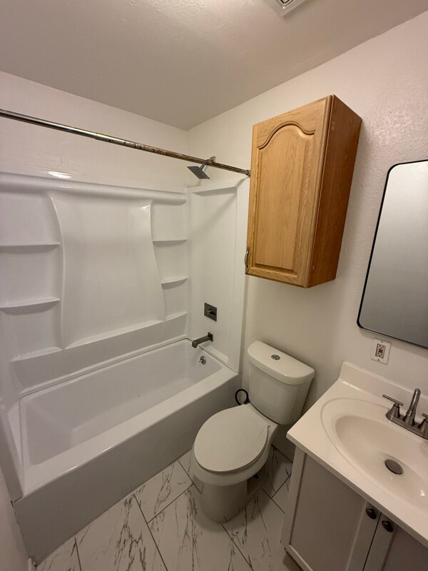 Building Photo - 727 Circle Dr