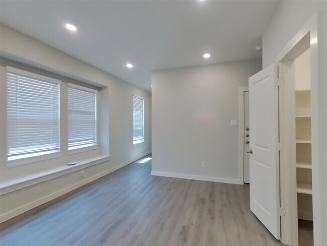 Building Photo - 2431 Cohorn Trl