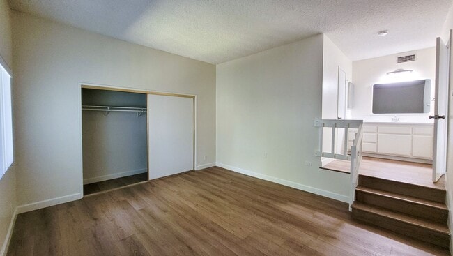 Building Photo - Remodeled Upstairs 2 Bed 2 Bath Condo with...