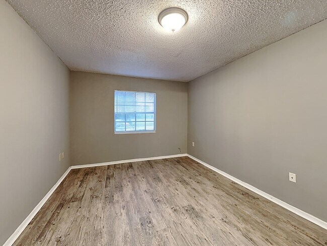 Building Photo - 476 Banyon Tree Cir