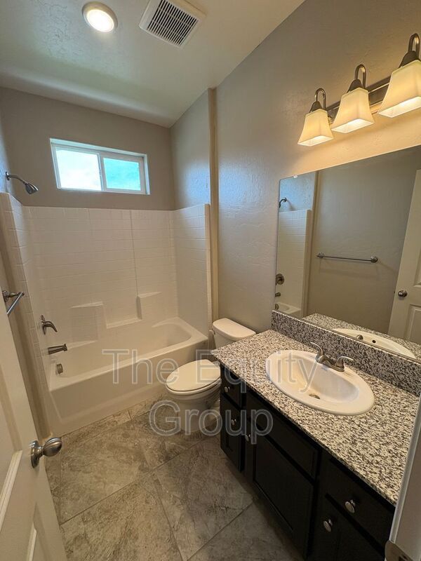 Building Photo - 3234 N Noyes Ct
