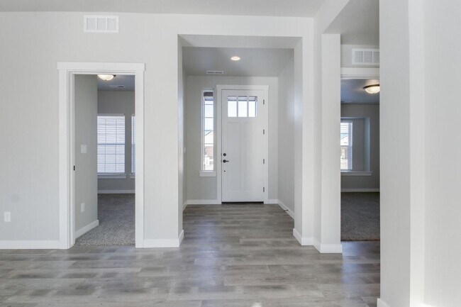 Building Photo - Newer Construction with High End Finishes _ Large 3 Car Garage!!