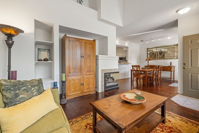 Building Photo - FURNISHED or unfurnished - 3 bed 3 bath Gated Highlands Ranch Home!