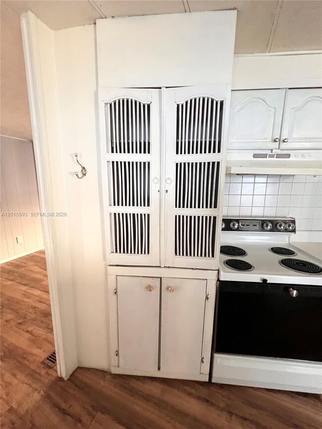 Building Photo - 2680 SW 54th St