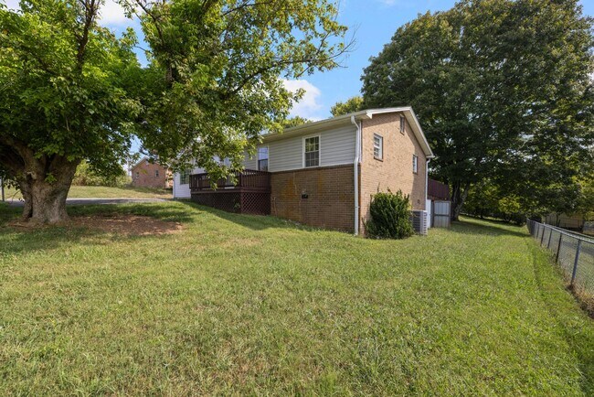 Building Photo - 274 Green Pond Rd