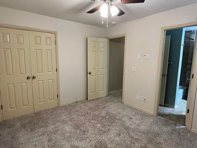 Building Photo - Gorgeous 4 Bed 2 Bath In Edmond