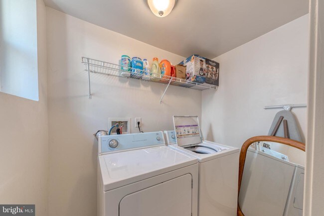 Building Photo - 303 S Washington St