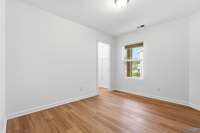 Building Photo - 15328 Mill Valley Dr