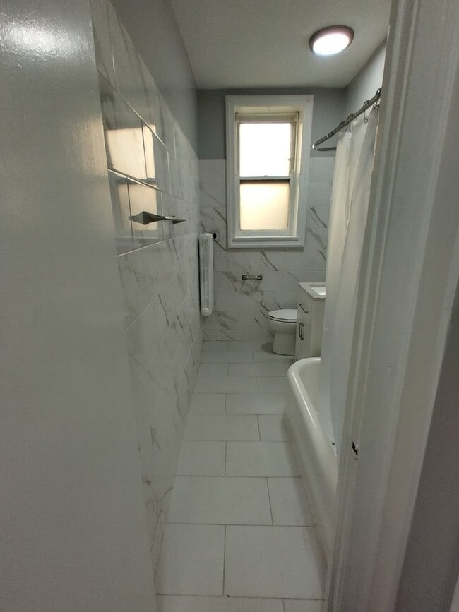 Building Photo - 1216 W Jarvis Ave