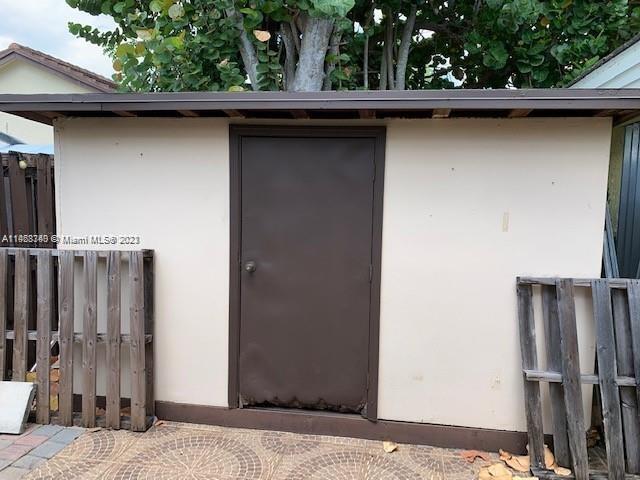 Building Photo - 9516 SW 148th Ave