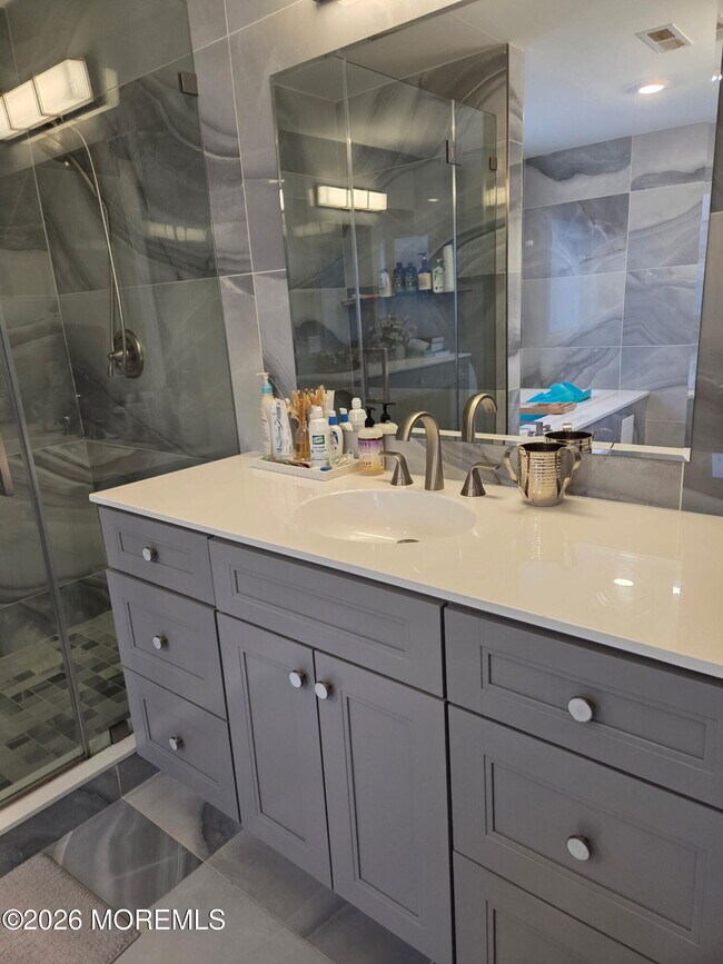 Building Photo - 475 Monmouth Pl