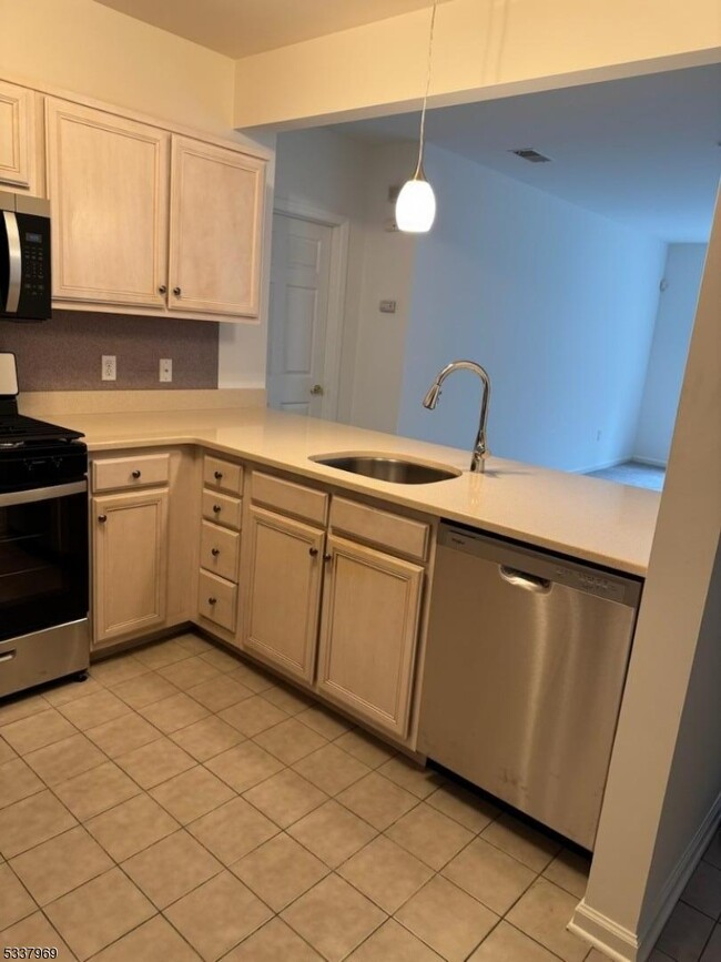 Building Photo - 1210 Hamilton Dr