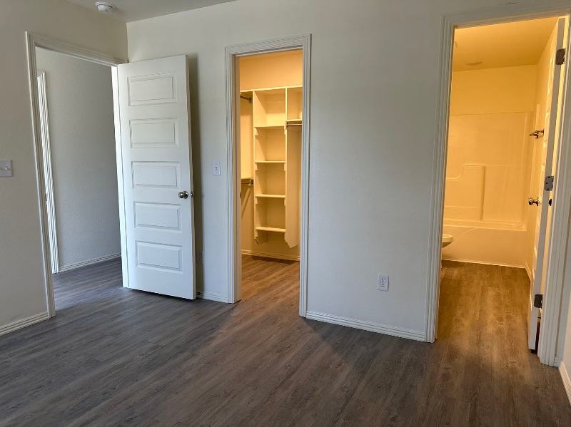 Building Photo - 987 S Benchmark Ln