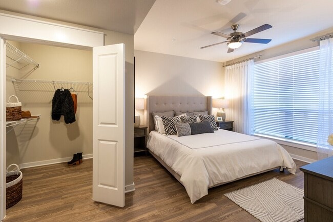 Building Photo - A Home That Fits You…